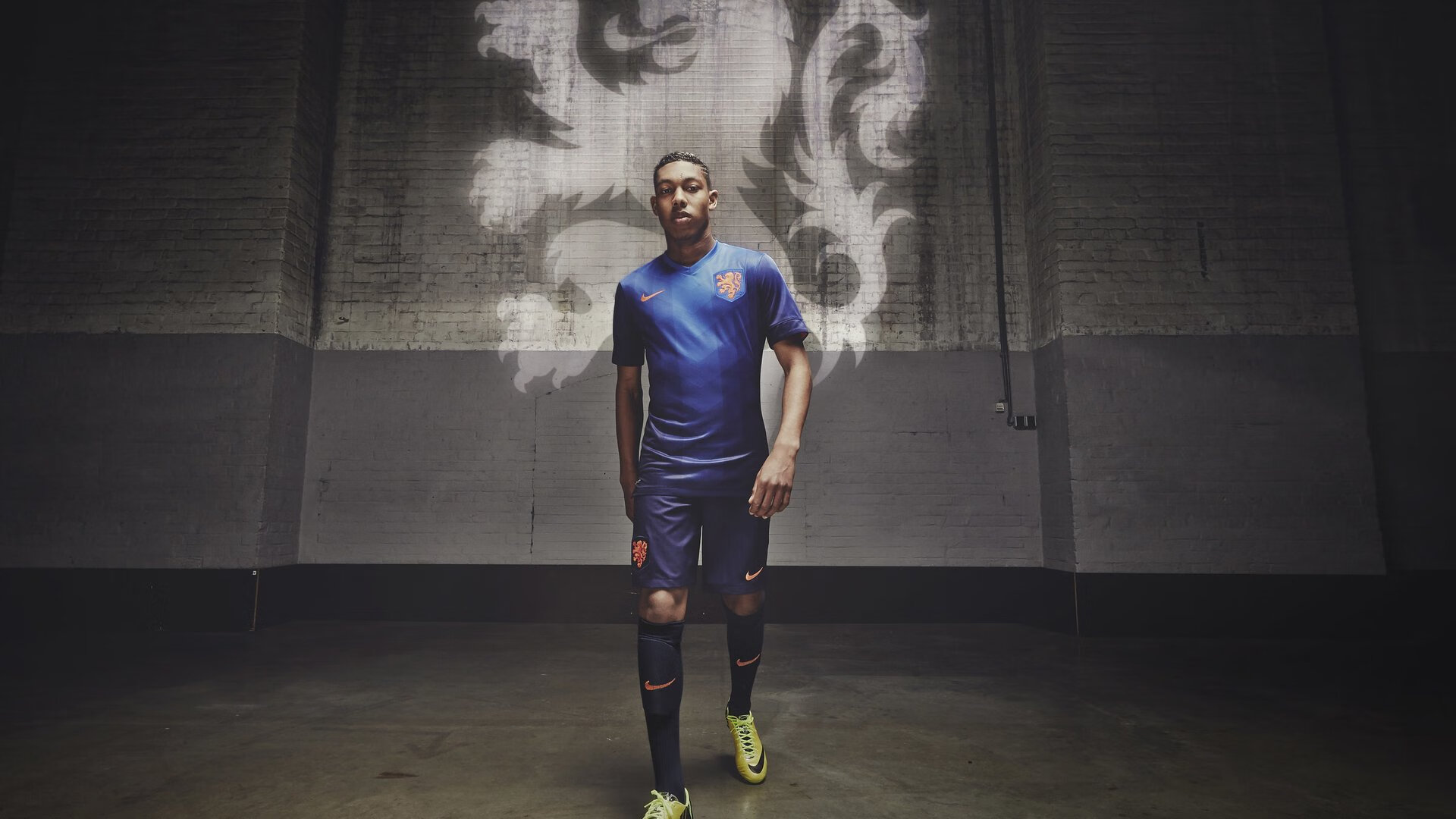 开云体育中国官网-赛前例会：车队制定策略的幕后故事，赛前策划